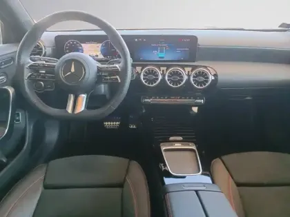 Photo 10 Mercedes Classe A 250 e AMG Line