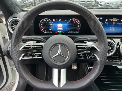 Photo 14 Mercedes Classe A 250 e AMG Line