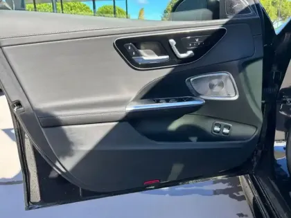 Photo 19 Mercedes Classe C  300 e Hybrid EQ Berli