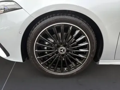 Photo 12 Mercedes Classe A 200 d Star Edition