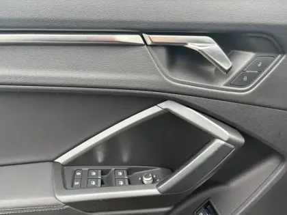 Photo 27 Audi Q3 45 TFSI e S line