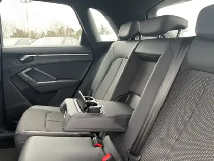 Photo 14 Audi Q3 45 TFSI e S line