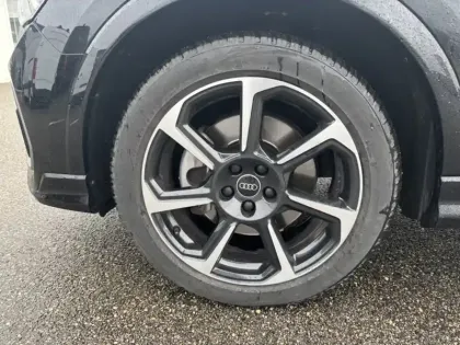 Photo 10 Audi Q3 45 TFSI e S line