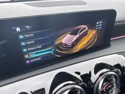 Photo 12 Mercedes Classe A 250 e Hybrid EQ AMG Line