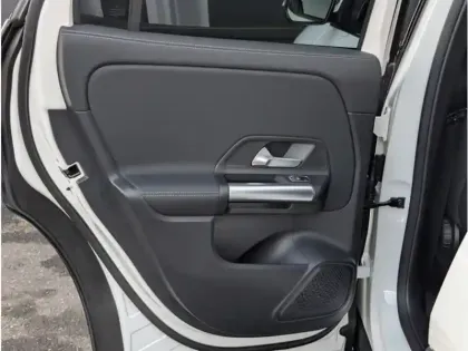 Photo 17 Mercedes GLA Gén. II (H247) Ph2 Progressive Line 5