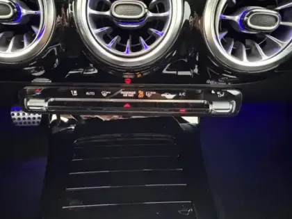 Photo 11 Mercedes Classe A 200 AMG Line