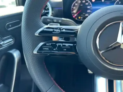 Photo 11 Mercedes Classe A 200 d AMG Line