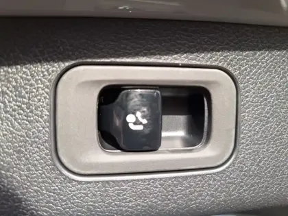 Photo 21 Mercedes Classe E Gén. VI (S214) Ph1 Base 5