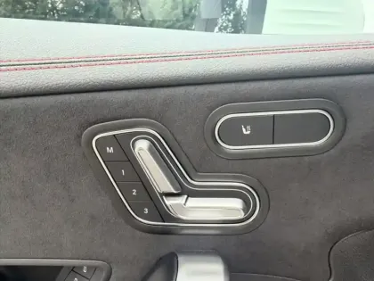 Photo 13 Mercedes CLA  200 d Coupé AMG Line