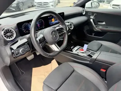 Photo 16 Mercedes CLA  200 d Coupé AMG Line