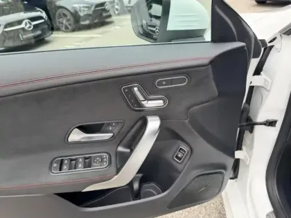 Photo 12 Mercedes CLA  200 d Coupé AMG Line