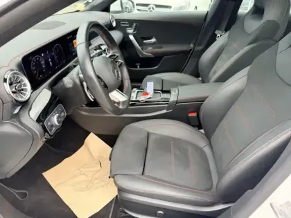 Photo 17 Mercedes CLA  200 d Coupé AMG Line