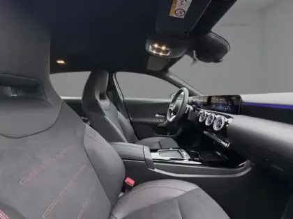 Photo 6 Mercedes Classe A 200 d AMG Line