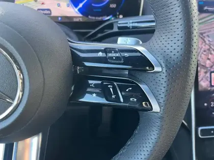 Photo 21 Mercedes EQE  350 4MATIC SUV AMG Line