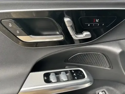 Photo 15 Mercedes CLA sse E 300 e Hybrid EQ Avant