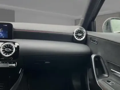 Photo 10 Mercedes Classe A 200 AMG Line