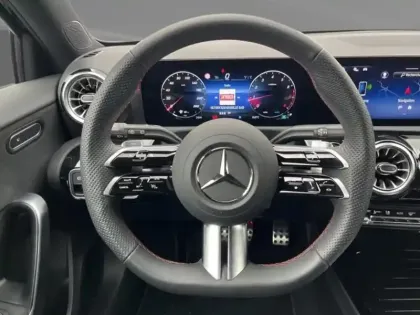 Photo 11 Mercedes Classe A 200 AMG Line