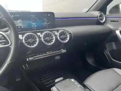 Photo 20 Mercedes Classe A 200 d Progressive Line