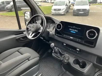 Photo 5 Mercedes Sprinter 319 CDI fourgon 12m3 37 V6 3.0
