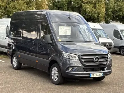 Photo 28 Mercedes Sprinter 319 CDI fourgon 12m3 37 V6 3.0