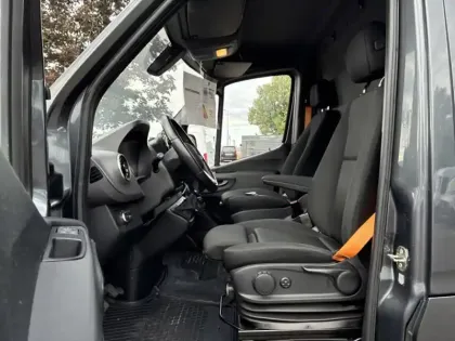 Photo 27 Mercedes Sprinter 319 CDI fourgon 12m3 37 V6 3.0