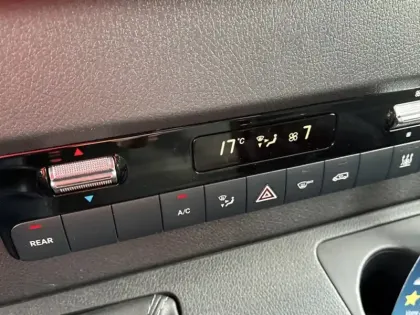 Photo 40 Mercedes Sprinter 319 CDI fourgon 12m3 37 V6 3.0
