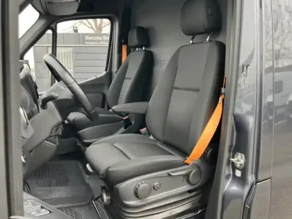 Photo 6 Mercedes Sprinter 319 CDI fourgon 12m3 37 V6 3.0