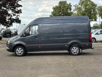Photo 30 Mercedes Sprinter 319 CDI fourgon 12m3 37 V6 3.0