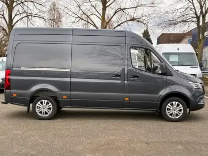Photo 23 Mercedes Sprinter 319 CDI fourgon 12m3 37 V6 3.0