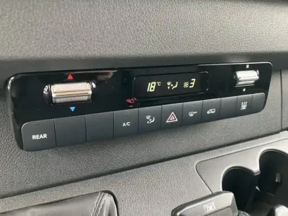 Photo 16 Mercedes Sprinter 319 CDI fourgon 12m3 37 V6 3.0
