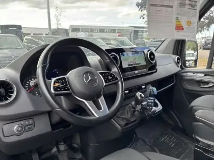 Photo 32 Mercedes Sprinter 319 CDI fourgon 12m3 37 V6 3.0