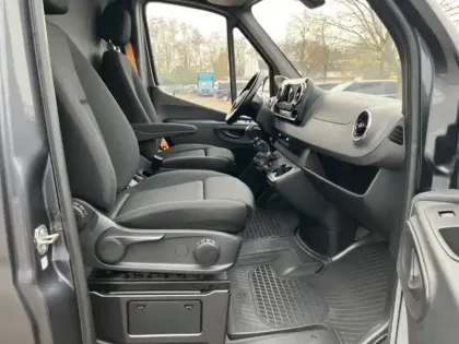 Photo 9 Mercedes Sprinter 319 CDI fourgon 12m3 37 V6 3.0
