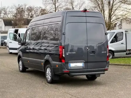 Photo 24 Mercedes Sprinter 319 CDI fourgon 12m3 37 V6 3.0
