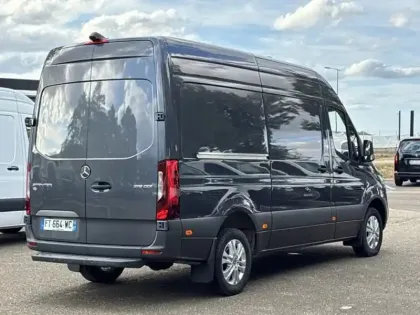 Photo 31 Mercedes Sprinter 319 CDI fourgon 12m3 37 V6 3.0