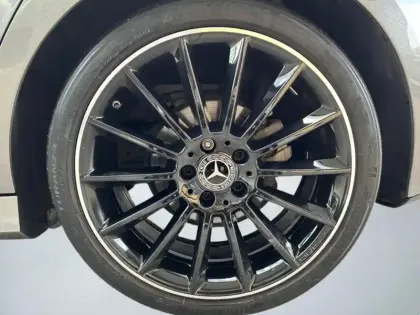 Photo 8 Mercedes Classe A 200 d AMG Line