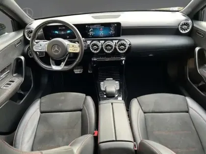 Photo 10 Mercedes Classe A 200 d AMG Line