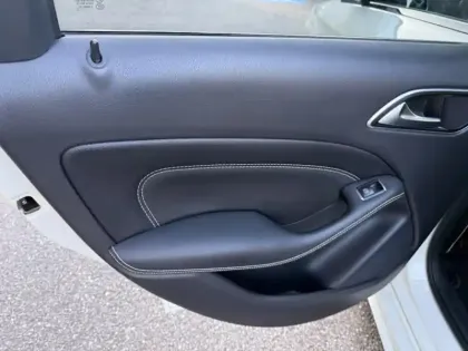 Photo 18 Mercedes Classe B B 200 d Starlight Edition