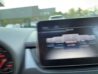 Photo 13 Mercedes Classe B B 200 d Starlight Edition