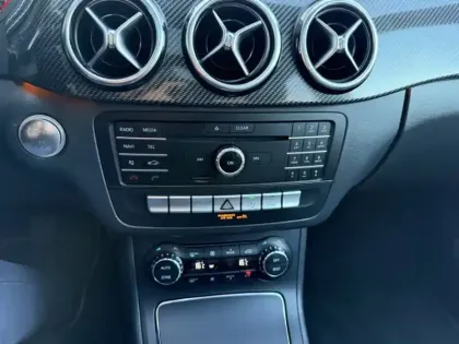 Photo 11 Mercedes Classe B B 200 d Starlight Edition