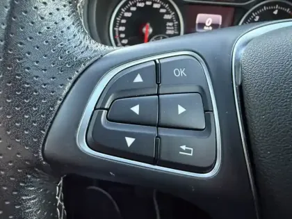 Photo 16 Mercedes Classe B B 200 d Starlight Edition