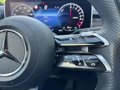 Photo 15 Mercedes Classe C  300 e Hybrid EQ Berli