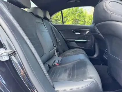 Photo 18 Mercedes Classe C  300 e Hybrid EQ Berli