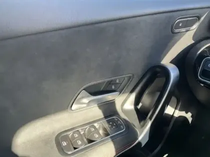 Photo 13 Mercedes Classe A 200 d AMG Line