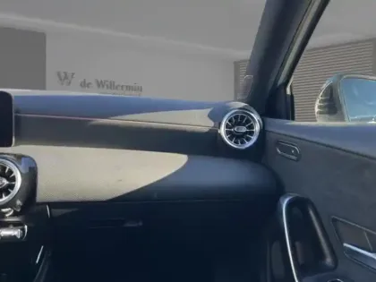 Photo 25 Mercedes Classe A 200 d AMG Line