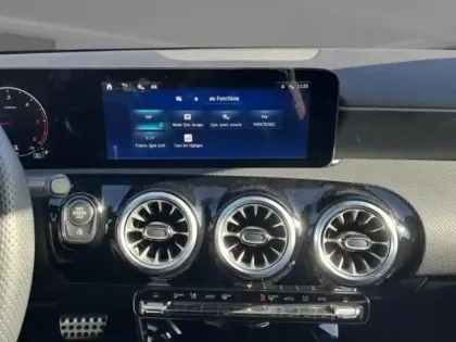 Photo 21 Mercedes Classe A 200 d AMG Line