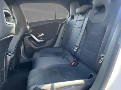 Photo 17 Mercedes Classe A 200 d AMG Line