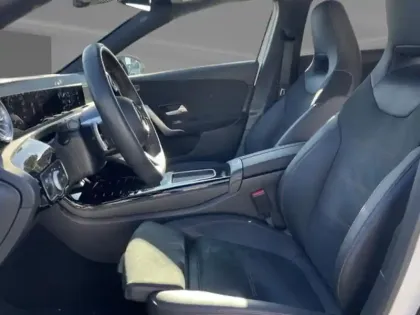 Photo 18 Mercedes Classe A 200 d AMG Line