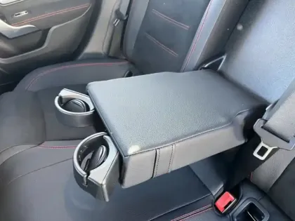 Photo 19 Mercedes Classe A 200 d AMG Line