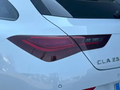 Photo 36 Mercedes CLA  250 e Hybrid EQ Shooting B