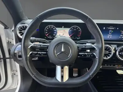 Photo 12 Mercedes Classe A 200 AMG Line